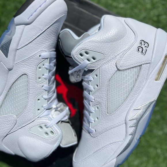 JORDAN 5 METALLIC WHITE - Picture 2 of 4
